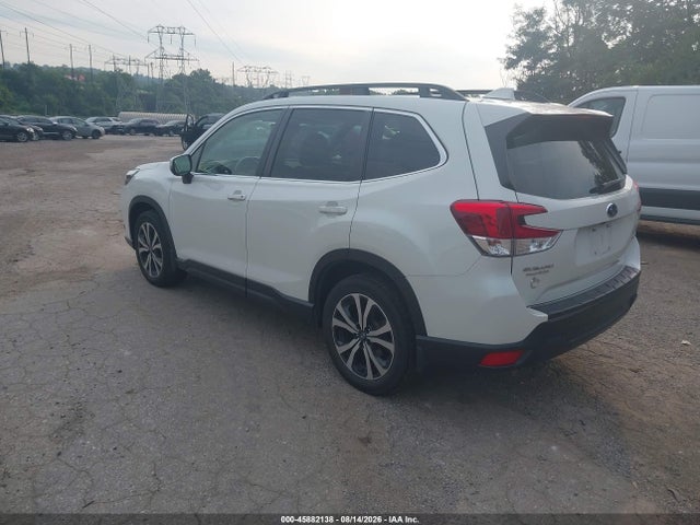 Subaru Forester Limited 2022 JF2SKAPC4NH421786 Image 3