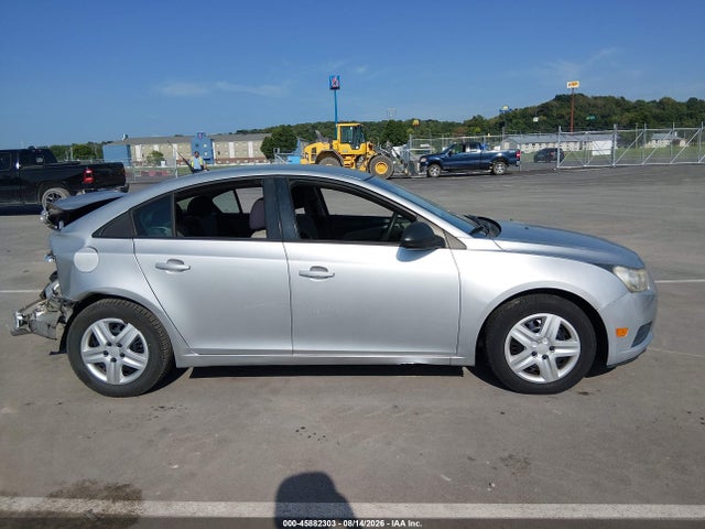 45882303 :رقم المزاد ، 1G1PB5SG1E7328860 vin ، 2014 Chevrolet Cruze Ls Manual مزاد بيع