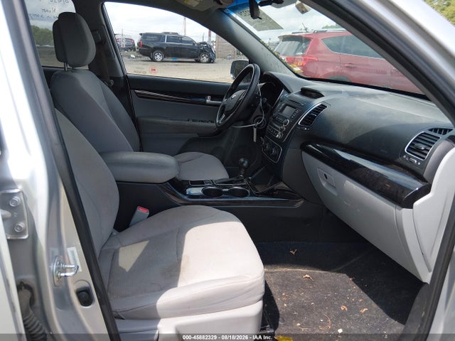 45882329 :رقم المزاد ، 5XYKTCA6XFG564584 vin ، 2015 Kia Sorento Lx مزاد بيع