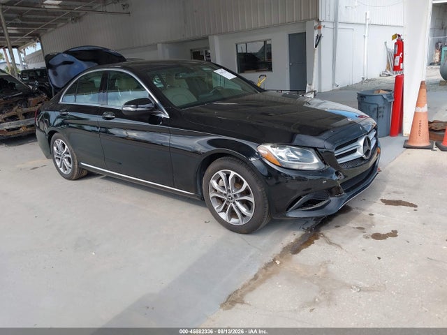 45882336 :رقم المزاد ، 55SWF4JB1JU237355 vin ، 2018 Mercedes-benz C 300 مزاد بيع