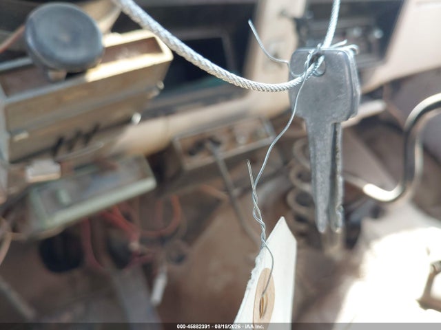 45882391 :رقم المزاد ، 1FTFX25G5BKA05094 vin ، 1981 Ford F250 مزاد بيع