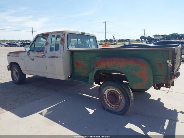 45882391 :رقم المزاد ، 1FTFX25G5BKA05094 vin ، 1981 Ford F250 مزاد بيع