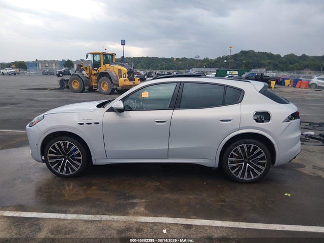 Продажа на аукционе авто 2023 Maserati Grecale Modena, vin: ZN682AVM6P7407688, номер лота: 45882399