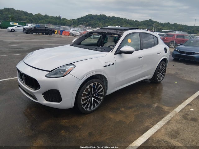 Продажа на аукционе авто 2023 Maserati Grecale Modena, vin: ZN682AVM6P7407688, номер лота: 45882399