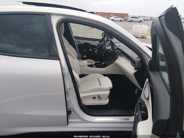Продажа на аукционе авто 2023 Maserati Grecale Modena, vin: ZN682AVM6P7407688, номер лота: 45882399