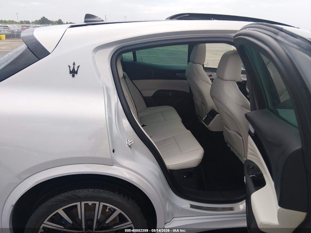 Продажа на аукционе авто 2023 Maserati Grecale Modena, vin: ZN682AVM6P7407688, номер лота: 45882399