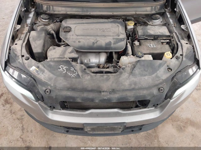 45882445 :رقم المزاد ، 1C4PJMCBXKD440450 vin ، 2019 Jeep Cherokee Latitude 4x4 مزاد بيع