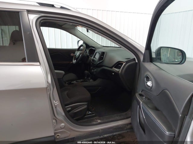 45882445 :رقم المزاد ، 1C4PJMCBXKD440450 vin ، 2019 Jeep Cherokee Latitude 4x4 مزاد بيع