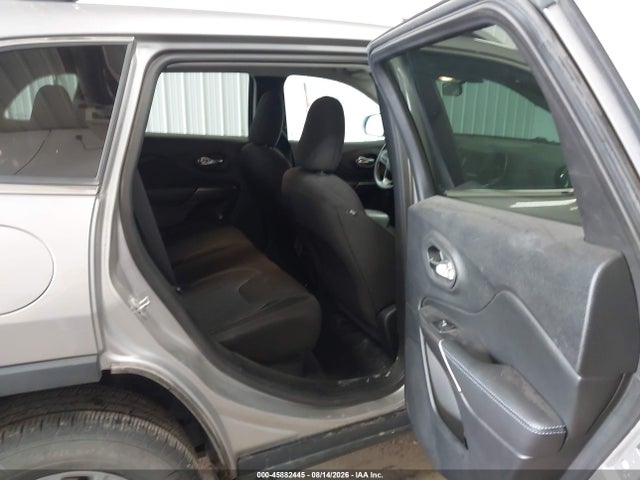 45882445 :رقم المزاد ، 1C4PJMCBXKD440450 vin ، 2019 Jeep Cherokee Latitude 4x4 مزاد بيع
