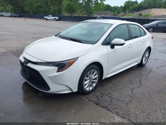 45882577 :رقم المزاد ، 5YFVPMAE7MP261396 vin ، 2021 Toyota Corolla Le مزاد بيع