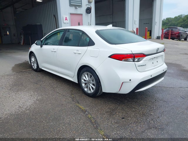 45882577 :رقم المزاد ، 5YFVPMAE7MP261396 vin ، 2021 Toyota Corolla Le مزاد بيع
