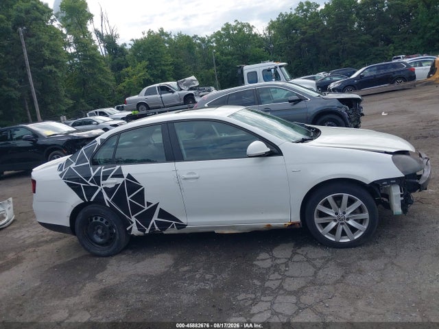 45882676 :رقم المزاد ، 3VWRJ7AJ8AM151622 vin ، 2010 Volkswagen Jetta Wolfsburg Edition مزاد بيع