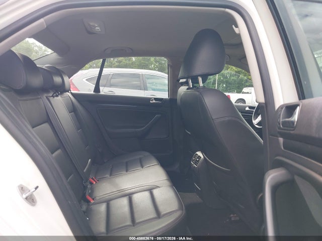 45882676 :رقم المزاد ، 3VWRJ7AJ8AM151622 vin ، 2010 Volkswagen Jetta Wolfsburg Edition مزاد بيع