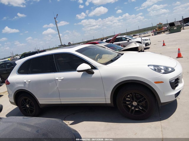45882763 :رقم المزاد ، WP1AA2A2XGLA02259 vin ، 2016 Porsche Cayenne مزاد بيع