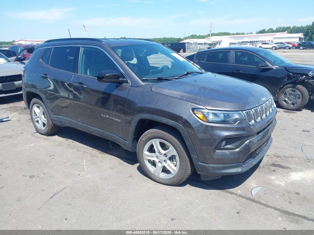 45883219 :رقم المزاد ، 3C4NJDBN0PT537614 vin ، 2023 Jeep Compass Latitude 4x4 مزاد بيع