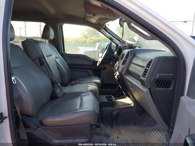 1FT8W3BT2KED84783 Ford F-350 Xl