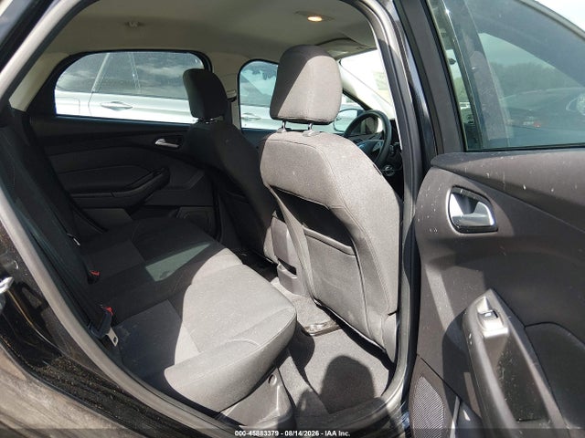45883379 :رقم المزاد ، 1FADP3K28FL255358 vin ، 2015 Ford Focus Se مزاد بيع