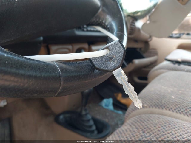 45884018 :رقم المزاد ، 3B7KF26Z2YM233590 vin ، 2000 Dodge Ram 2500 St مزاد بيع
