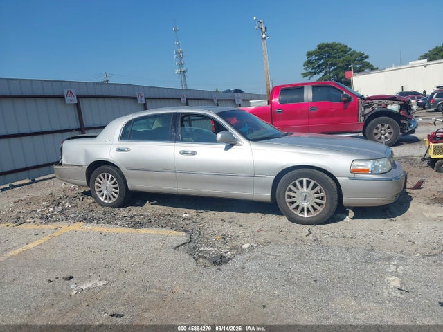 Продажа на аукционе авто 2004 Lincoln Town Car Ultimate, vin: 1LNHM83W14Y674134, номер лота: 45884279