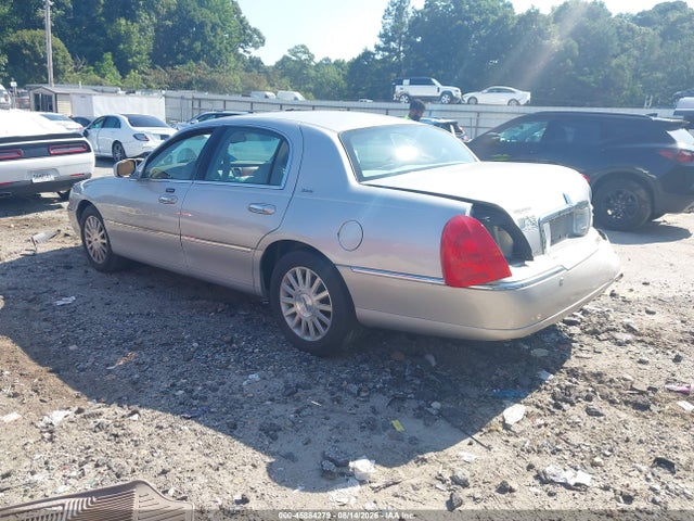 Продажа на аукционе авто 2004 Lincoln Town Car Ultimate, vin: 1LNHM83W14Y674134, номер лота: 45884279