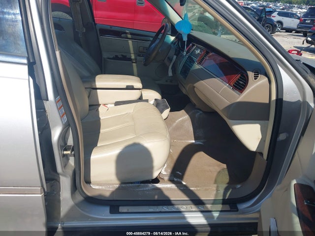 Продажа на аукционе авто 2004 Lincoln Town Car Ultimate, vin: 1LNHM83W14Y674134, номер лота: 45884279