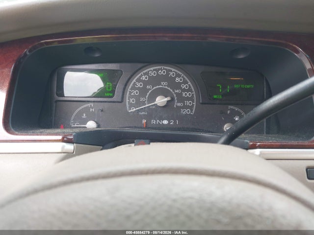 Продажа на аукционе авто 2004 Lincoln Town Car Ultimate, vin: 1LNHM83W14Y674134, номер лота: 45884279