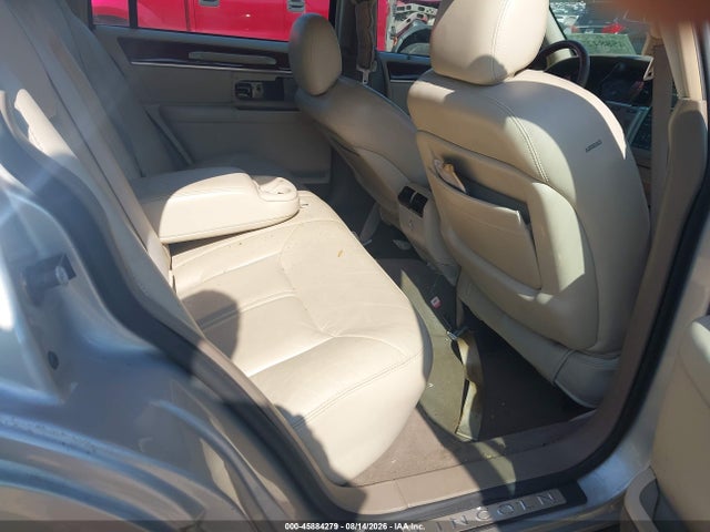 Продажа на аукционе авто 2004 Lincoln Town Car Ultimate, vin: 1LNHM83W14Y674134, номер лота: 45884279