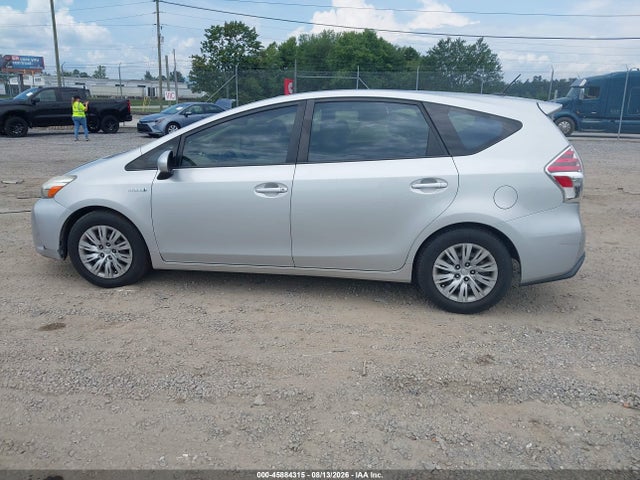 JTDZN3EU0FJ021116 Toyota Prius V Four