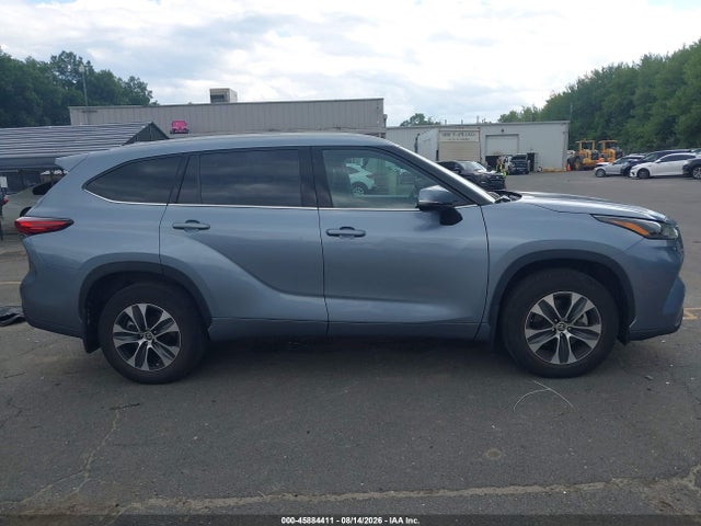 Продажа на аукционе авто 2022 Toyota Highlander Xle, vin: 5TDGZRBH9NS244018, номер лота: 45884411