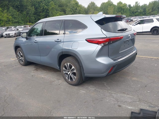 Продажа на аукционе авто 2022 Toyota Highlander Xle, vin: 5TDGZRBH9NS244018, номер лота: 45884411