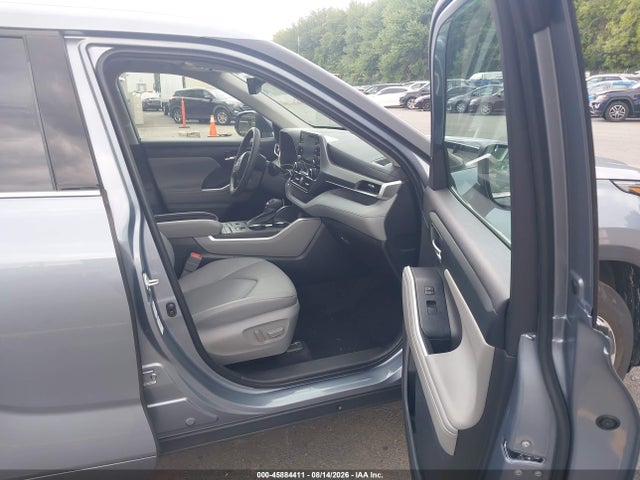 Продажа на аукционе авто 2022 Toyota Highlander Xle, vin: 5TDGZRBH9NS244018, номер лота: 45884411