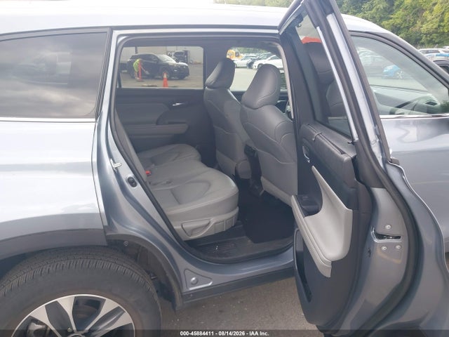 Продажа на аукционе авто 2022 Toyota Highlander Xle, vin: 5TDGZRBH9NS244018, номер лота: 45884411