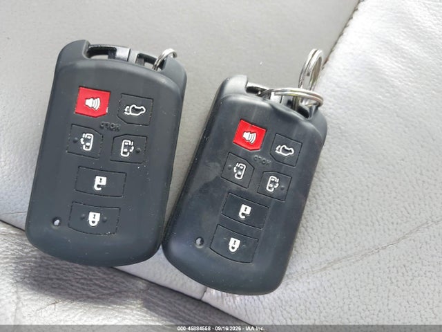 45884558 :رقم المزاد ، 5TDYZ3DC1HS888751 vin ، 2017 Toyota Sienna Xle 8 Passenger مزاد بيع