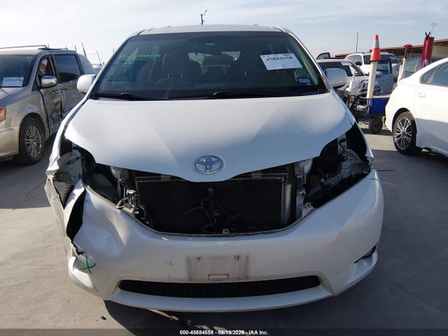 45884558 :رقم المزاد ، 5TDYZ3DC1HS888751 vin ، 2017 Toyota Sienna Xle 8 Passenger مزاد بيع