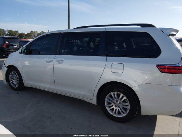 45884558 :رقم المزاد ، 5TDYZ3DC1HS888751 vin ، 2017 Toyota Sienna Xle 8 Passenger مزاد بيع