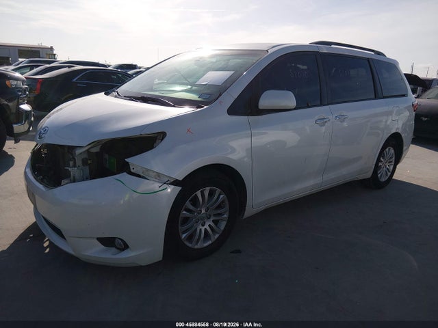 45884558 :رقم المزاد ، 5TDYZ3DC1HS888751 vin ، 2017 Toyota Sienna Xle 8 Passenger مزاد بيع