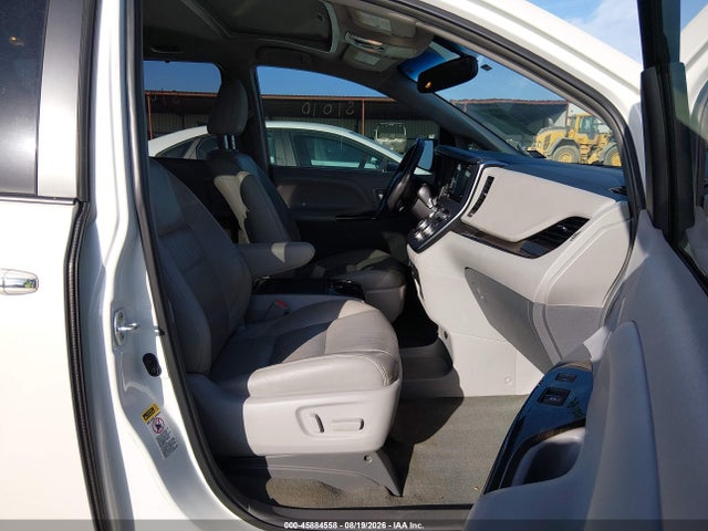45884558 :رقم المزاد ، 5TDYZ3DC1HS888751 vin ، 2017 Toyota Sienna Xle 8 Passenger مزاد بيع