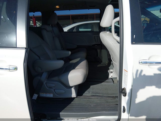 45884558 :رقم المزاد ، 5TDYZ3DC1HS888751 vin ، 2017 Toyota Sienna Xle 8 Passenger مزاد بيع
