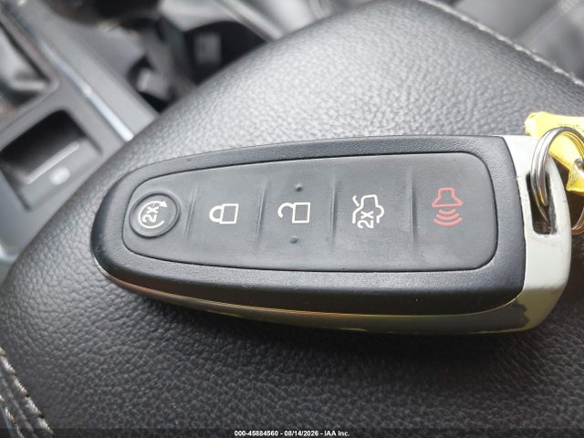 45884560 :رقم المزاد ، 1FMCU0J92HUB76854 vin ، 2017 Ford Escape Titanium مزاد بيع
