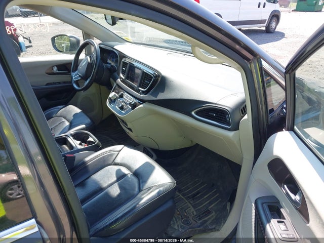 Продажа на аукционе авто 2018 Chrysler Pacifica Touring L, vin: 2C4RC1BGXJR193148, номер лота: 45884798