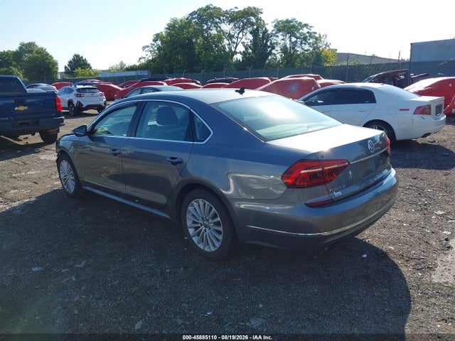 1VWBT7A30HC052852 Volkswagen Passat 1.8t Se