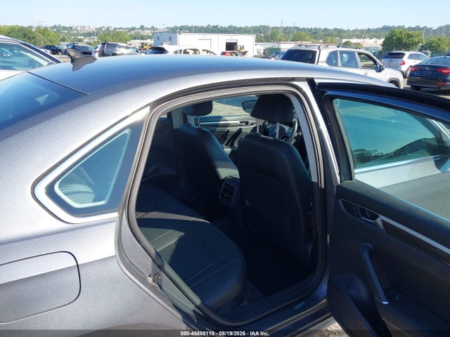 1VWBT7A30HC052852 Volkswagen Passat 1.8t Se