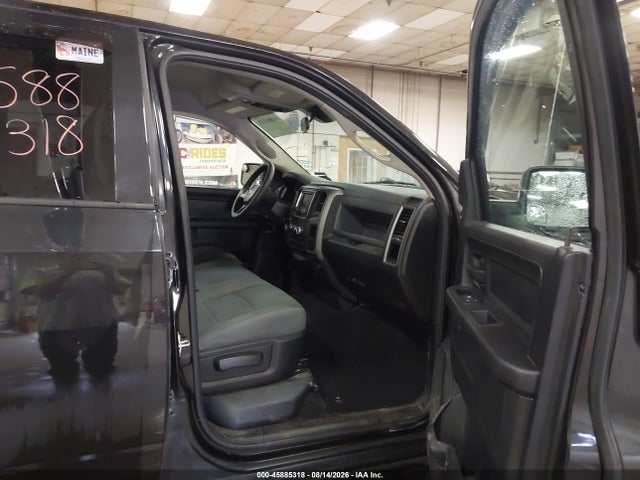 45885318 :رقم المزاد ، 1C6RR7FG5HS600577 vin ، 2017 Ram 1500 Express  4x4 6'4 Box مزاد بيع