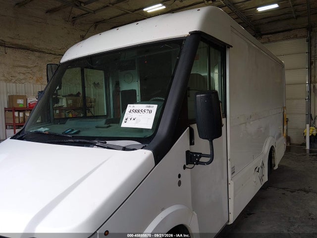 Isuzu Reach 2018 JALB4T179J7W01294 Image 2