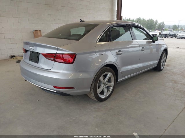 Audi A3 40 Premium/40 Titanium Premium 2019 WAUAUGFF3KA097993 Image 4