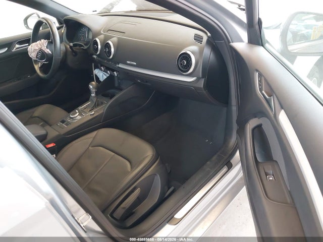 Audi A3 40 Premium/40 Titanium Premium 2019 WAUAUGFF3KA097993 Image 5