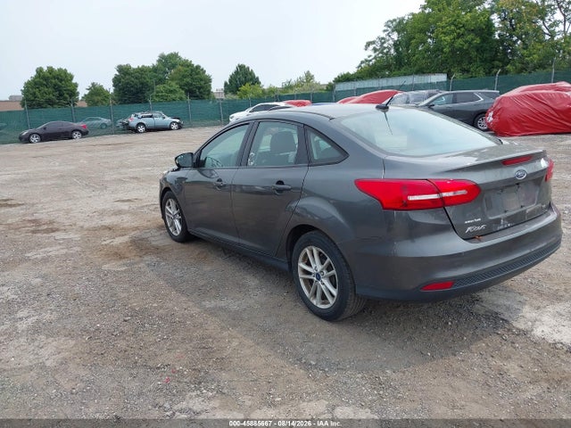 Ford FOCUS SE 2018 1FADP3F22JL250210 Image 3