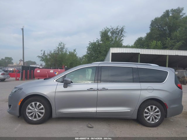 45885716 :رقم المزاد ، 2C4RC1BGXJR217190 vin ، 2018 Chrysler Pacifica Touring L مزاد بيع