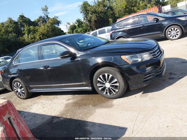 2017 Volkswagen Passat 1.8t R-line მანქანა იყიდება აუქციონზე, vin: 1VWDT7A39HC045584, აუქციონის ნომერი: 45885758