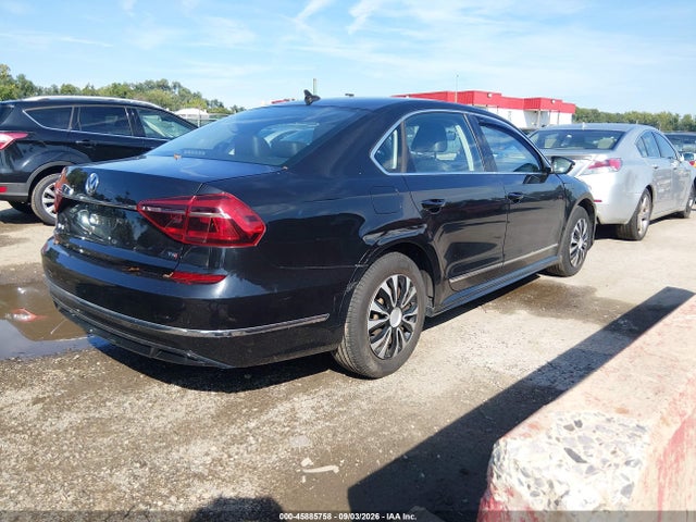 2017 Volkswagen Passat 1.8t R-line მანქანა იყიდება აუქციონზე, vin: 1VWDT7A39HC045584, აუქციონის ნომერი: 45885758